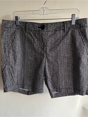Cabi Shorts Women’s Sz 8 Black White Patterned EUC